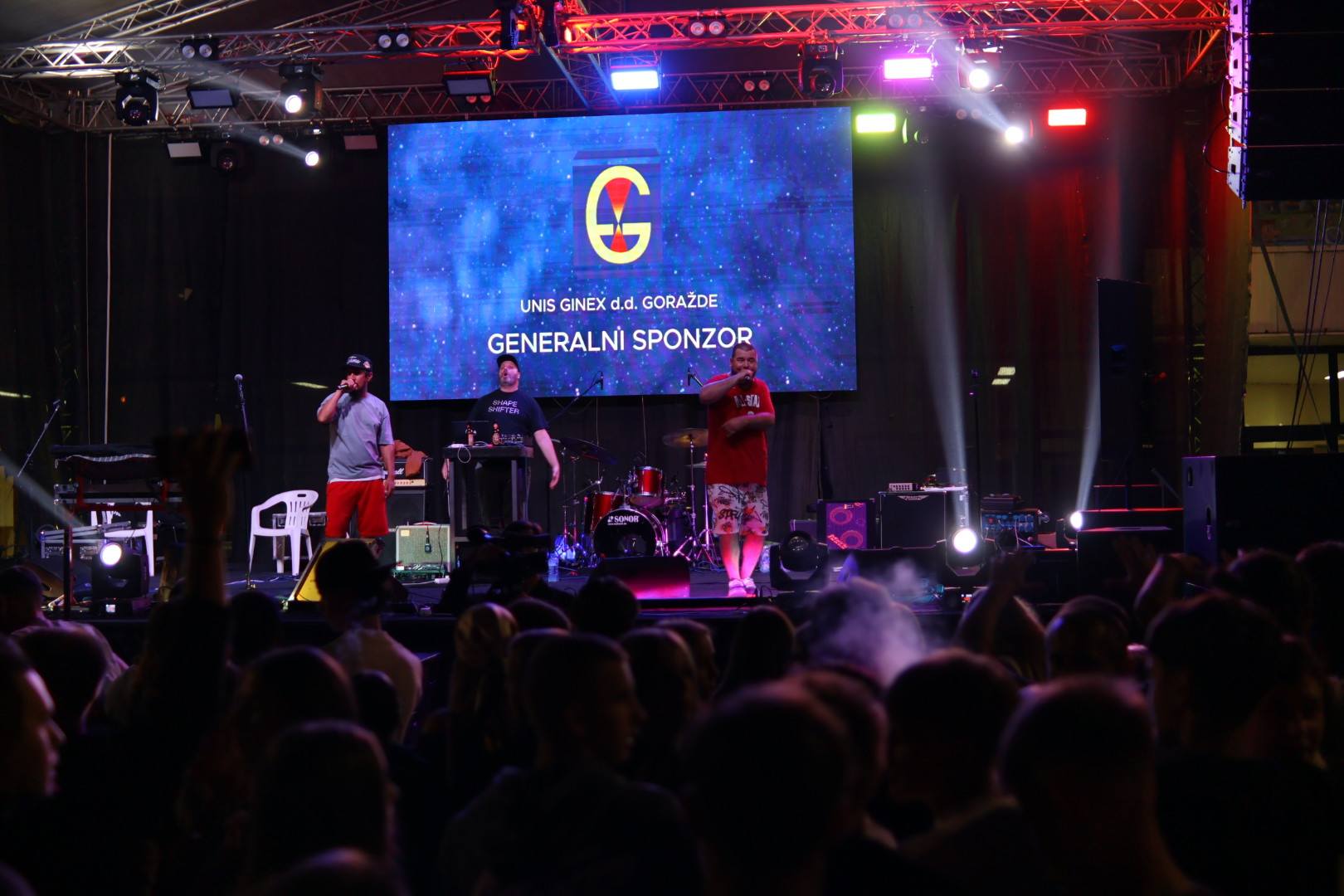 Mediteranska vibra na Festivalu prijateljstva: TBF i Who See raspjevali Goražde
